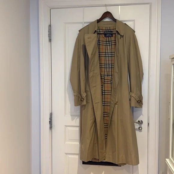 Beautiful Burberry Men's Trench Tan size 54 L (EU) 44 L